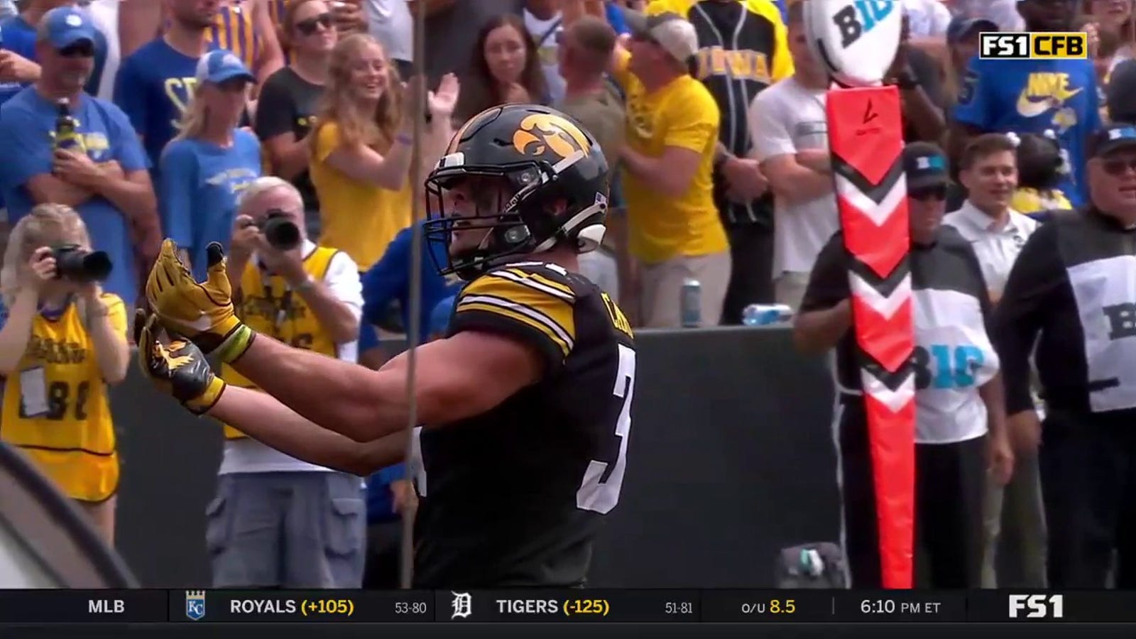 Iowa takes a 5-3 lead on Jack Campbell's safety