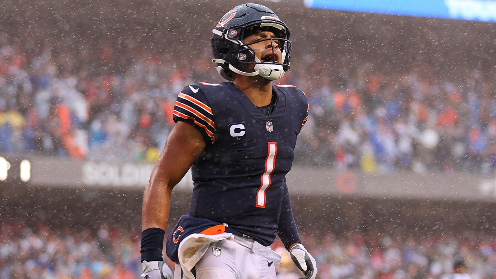 Justin Fields propels Bears' gritty victory vs. 49ers