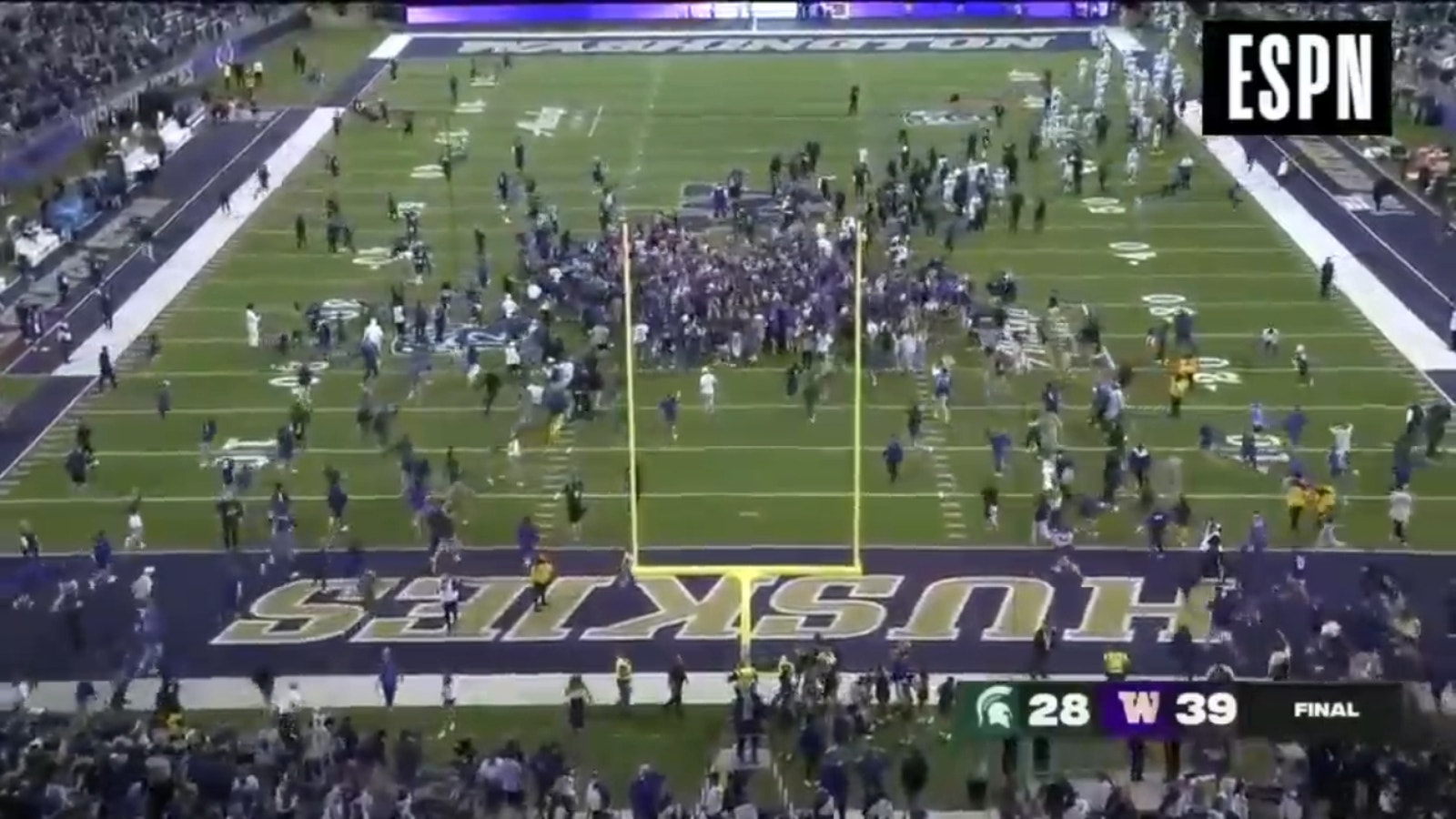 Washington fans storm the field after upsetting number 11 Michigan State