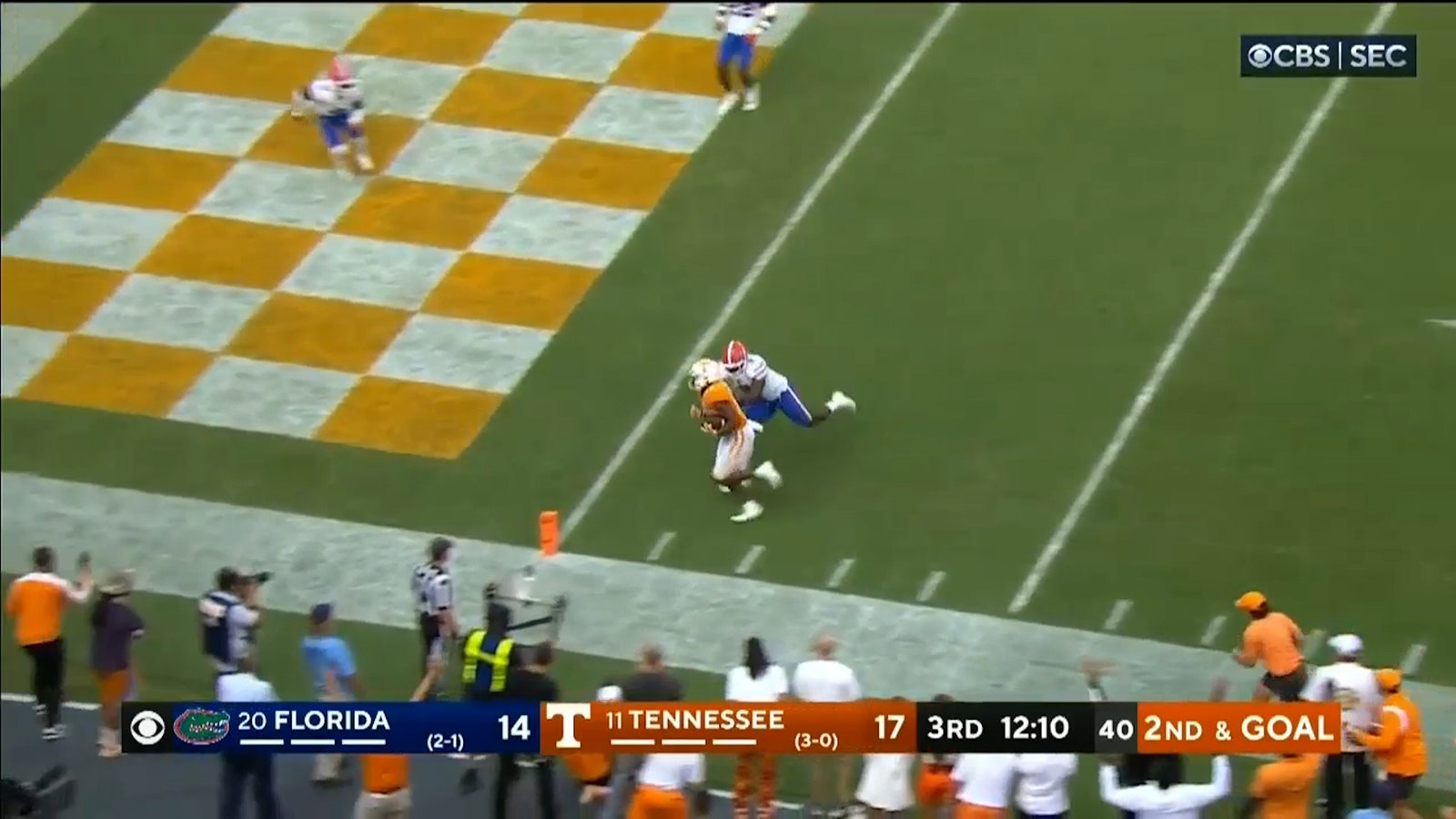 Tennessee's Hendon Hooker finds Jabari Small for a 16-yard touchdown