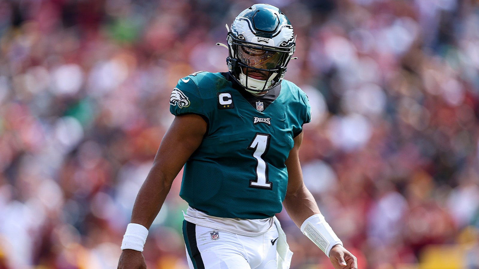 Jalen Hurts, Devonta Smith dominate Eagles win