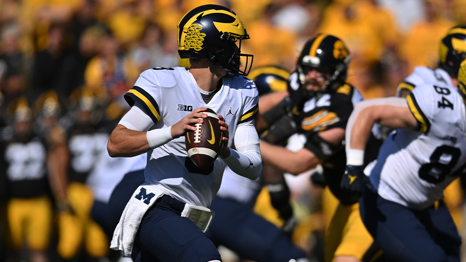 Highlights: Michigan holds off Iowa
