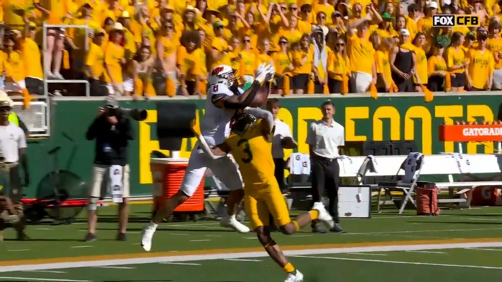 Unreal catch sets up a TD at Oklahoma State vs. Baylor