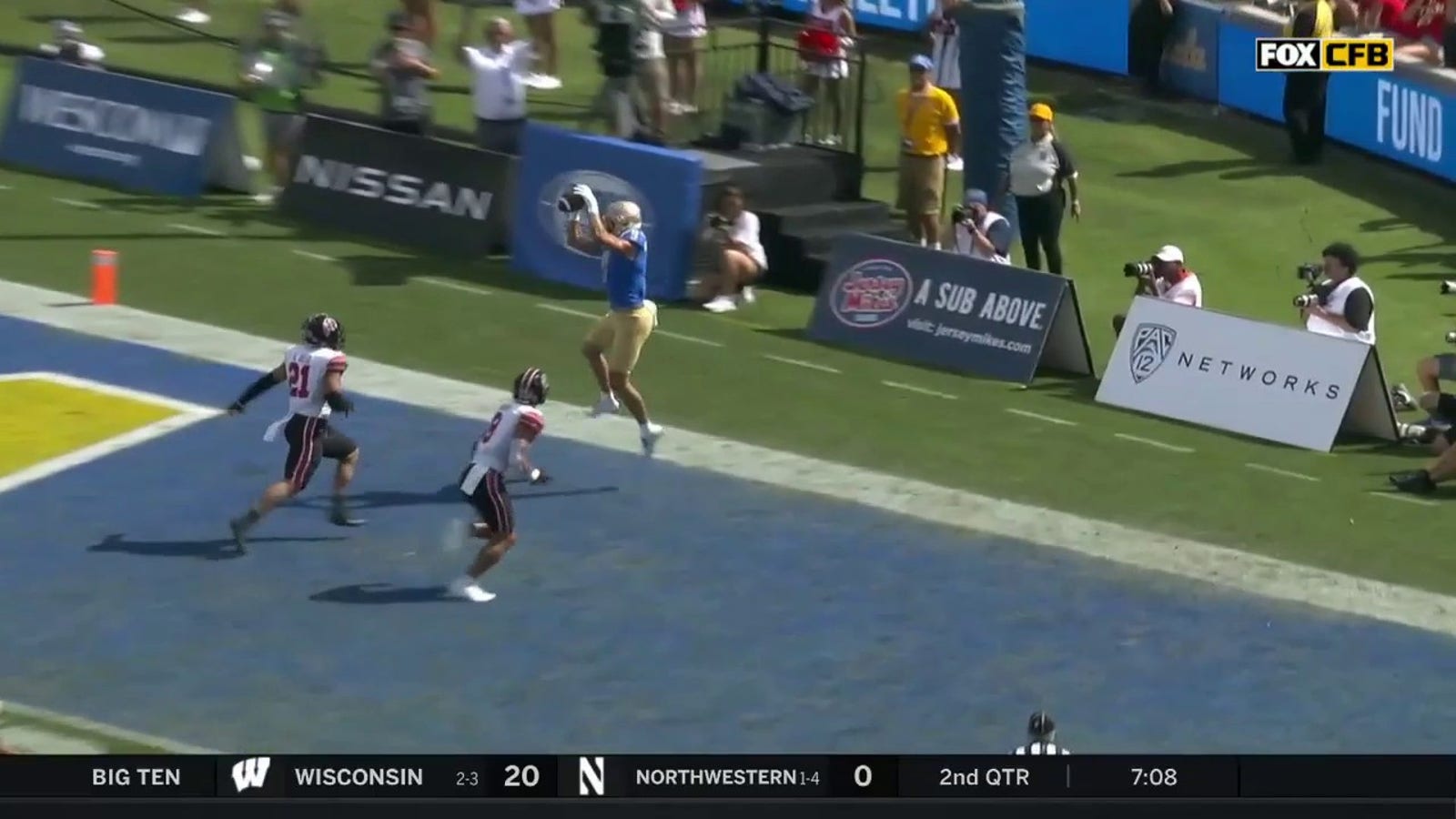 Jake Bobo scores a touchdown to extend UCLA's lead to 14-3