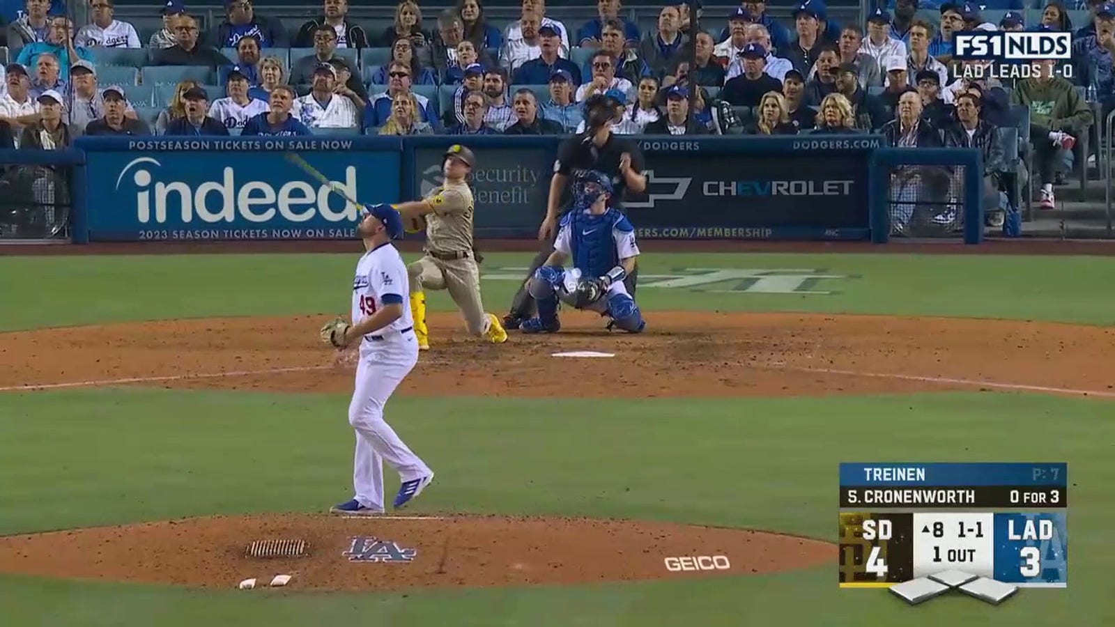 Padres' Jake Cronenworth blasts a home run to deep right field to extend lead over the Dodgers