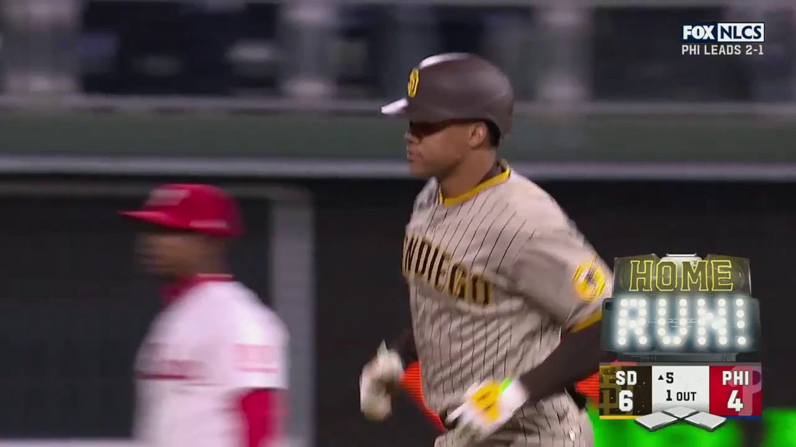 Juan Soto cranks a two-run home run to put the Padres ahead