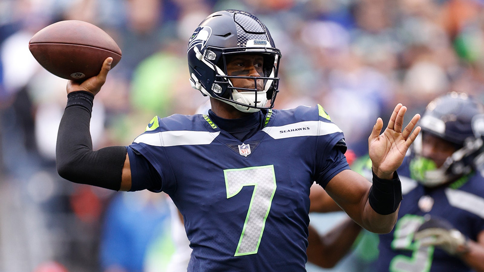 Jenno Smith leads the Seahawks in a win over the Giants with 212 passing yards and two passing touchdowns.