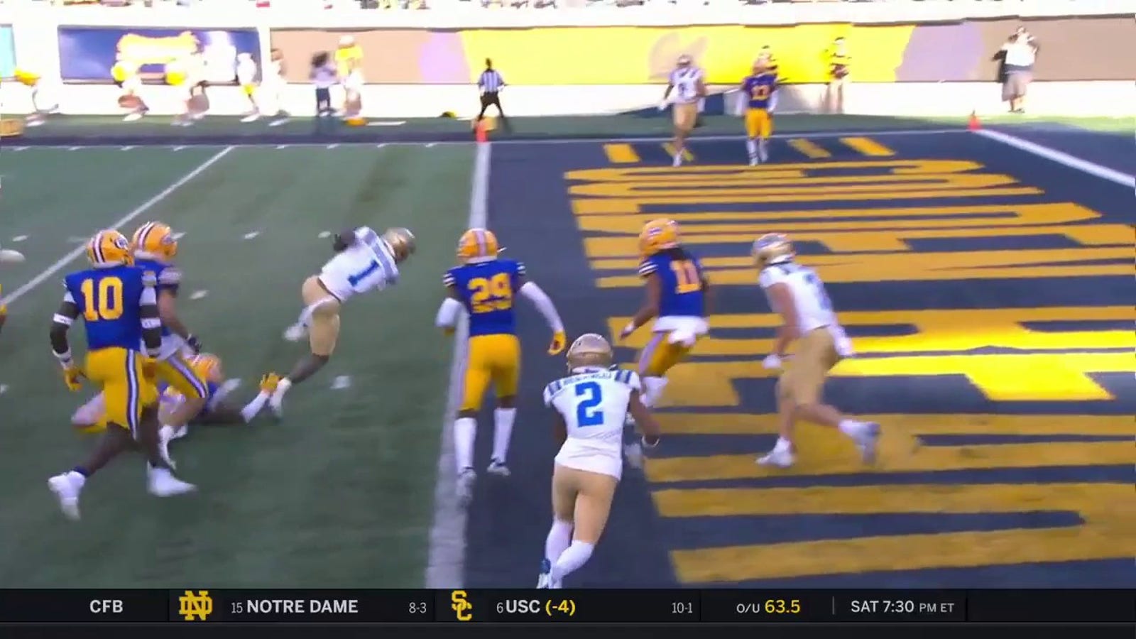 UCLA's Dorian Thompson-Robinson scrambles 19 yards for a touchdown