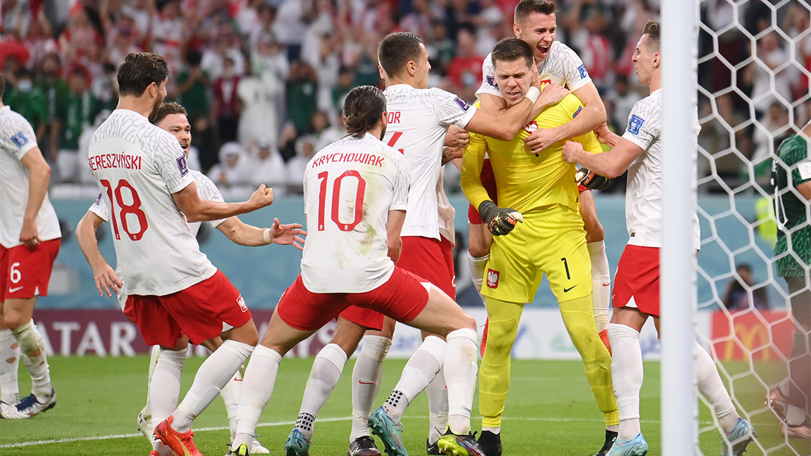 Wojciech Szczesny makes an incredible save on a PK to keep Poland ahead of Saudi Arabia 
