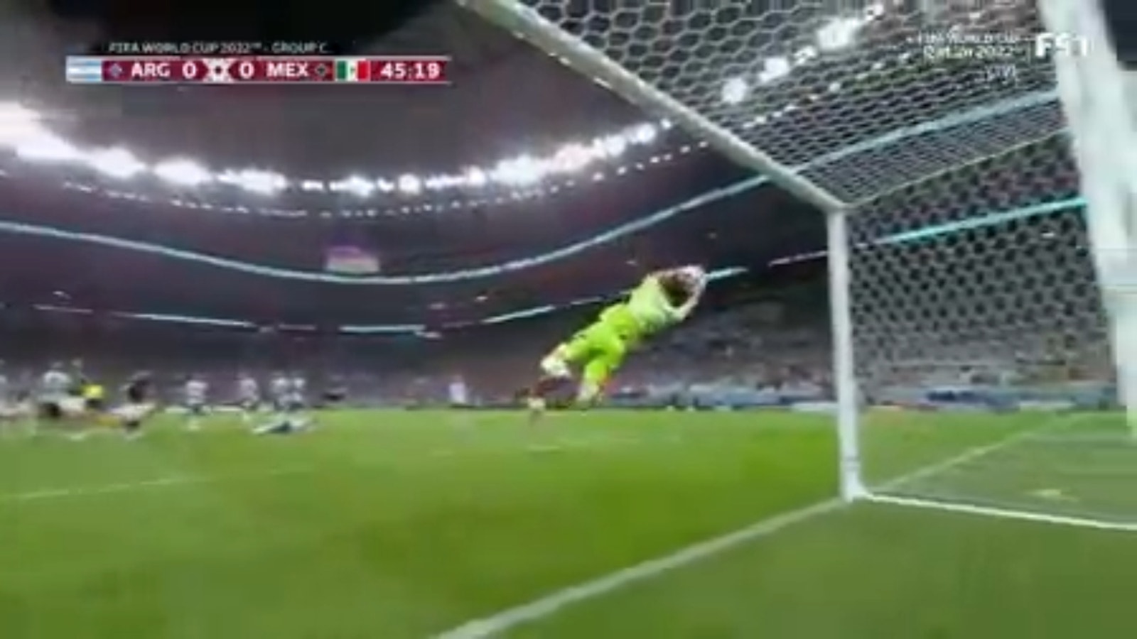 Argentina's Emiliano Martínez makes an INCREDIBLE save