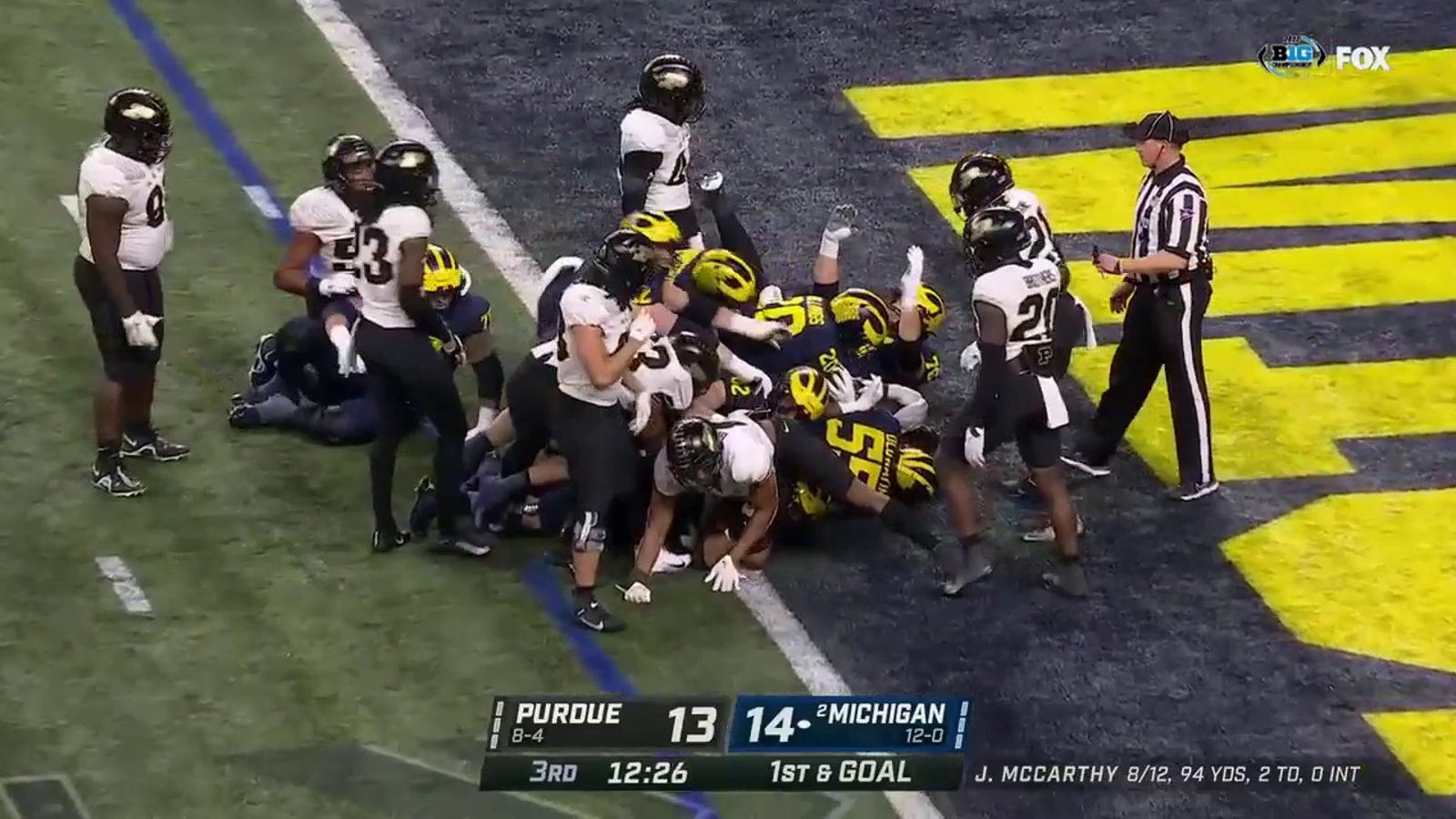 Michigan's Kalel Mullings runs in a 1-yard TD to make it 21-13