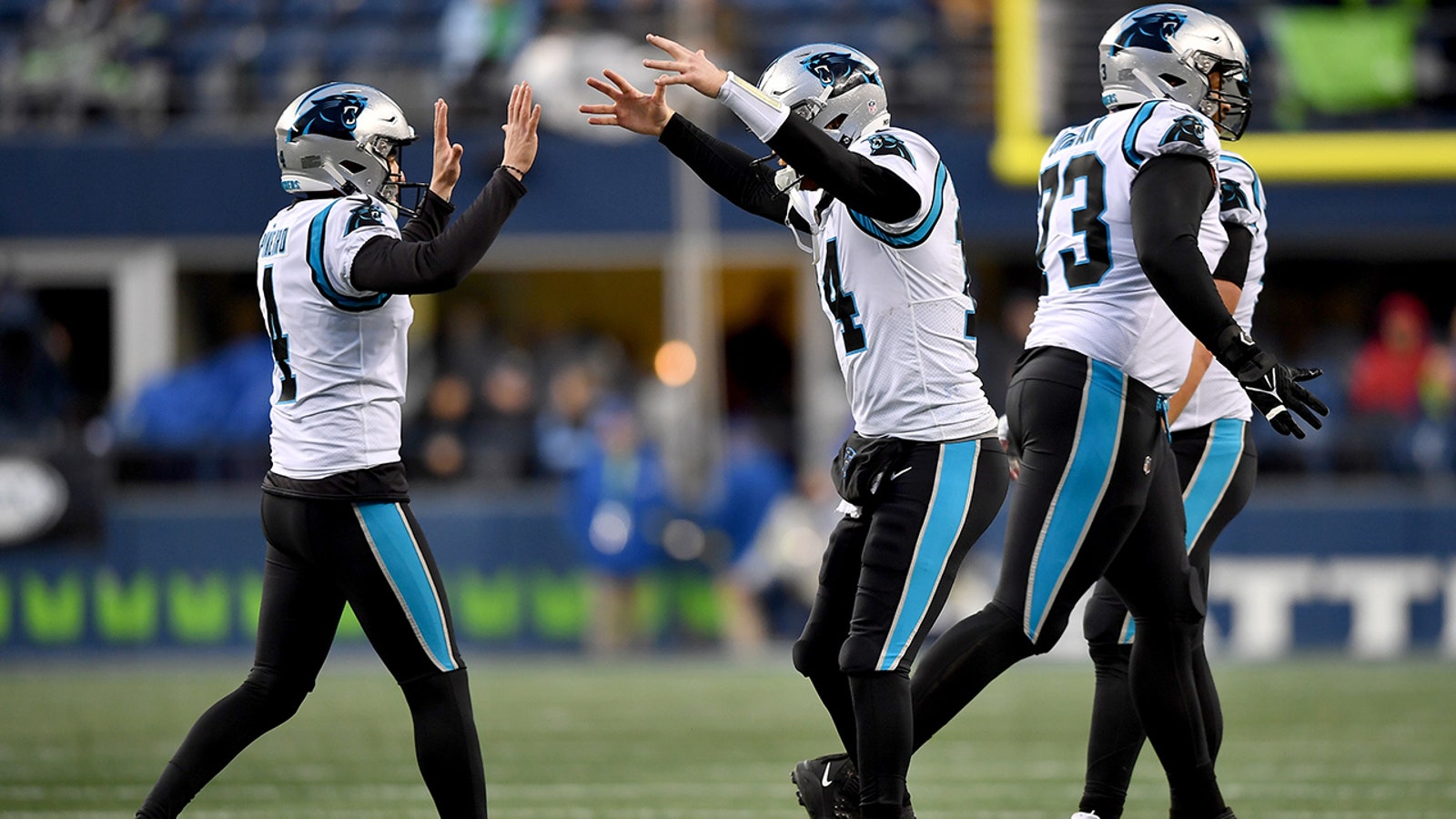 Els Panthers corren per 223 iardes per vèncer als Seahawks 30-24