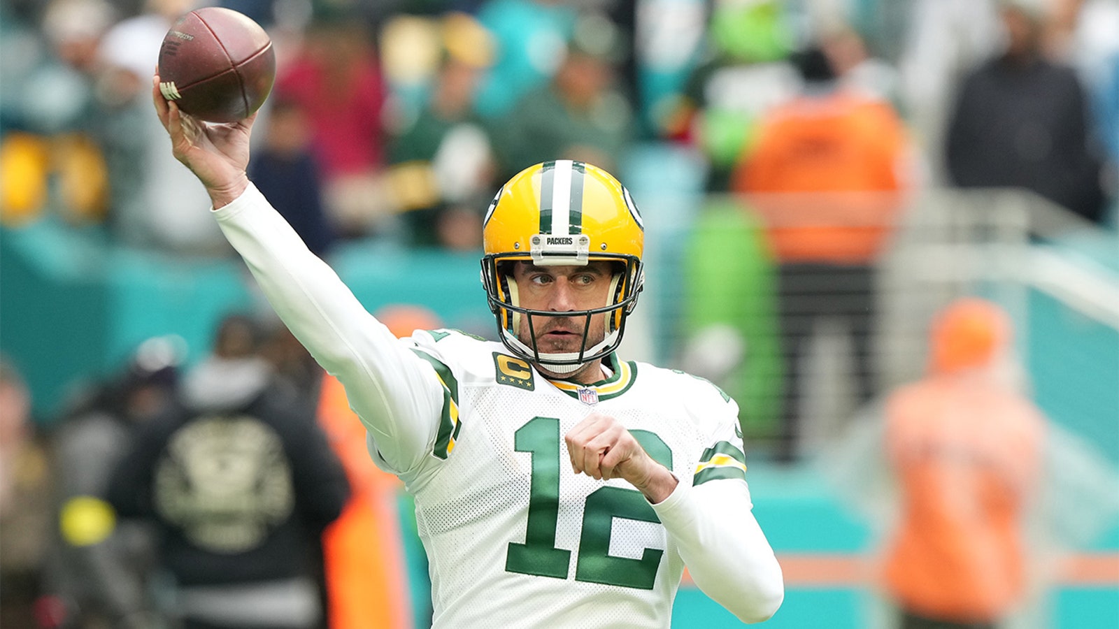 Aaron Rodgers outperforms Tua Tagovailoa as Packers hold off Dolphins, 26-20