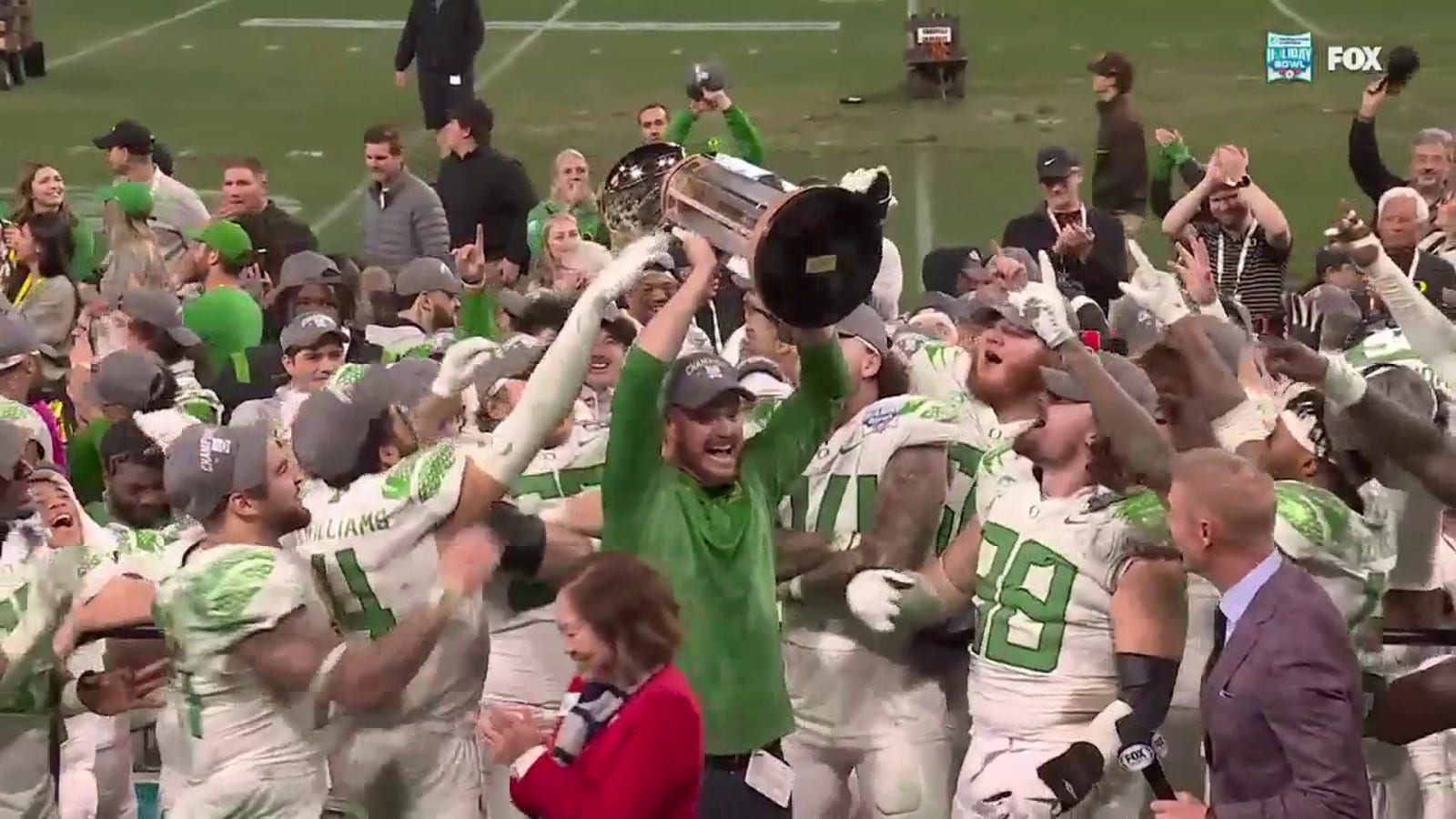 Oregon hoists the Holiday Bowl trophy