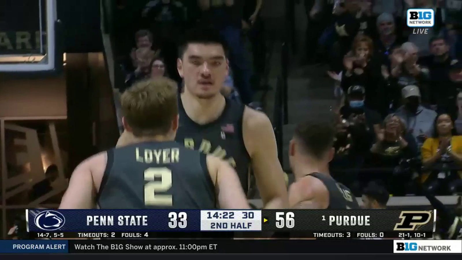 Zach Edey hammers home an alley-oop dunk to extend Purdue's lead