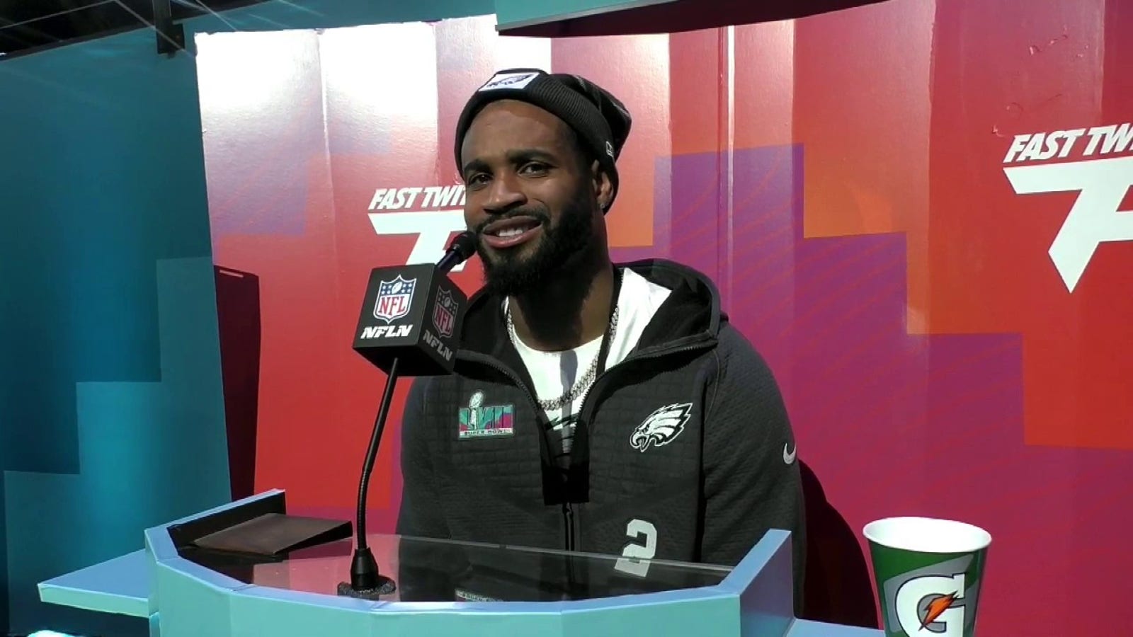 Eagles' Darius Slay on Pat's and Geno's: 'Nah man, they be too packed!'