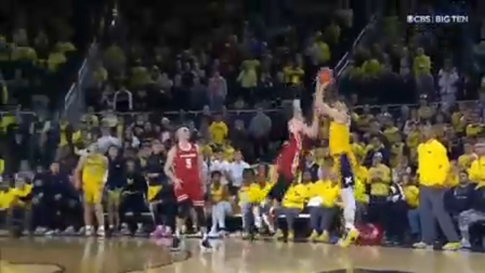 Hunter Dickinson hits a clutch 3-pointer against Wisconsin
