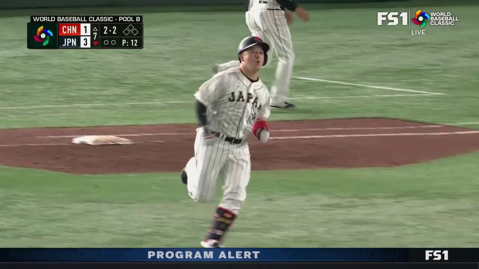 Shugo Maki hits a solo home run to extend Japan's lead against China, 4-1