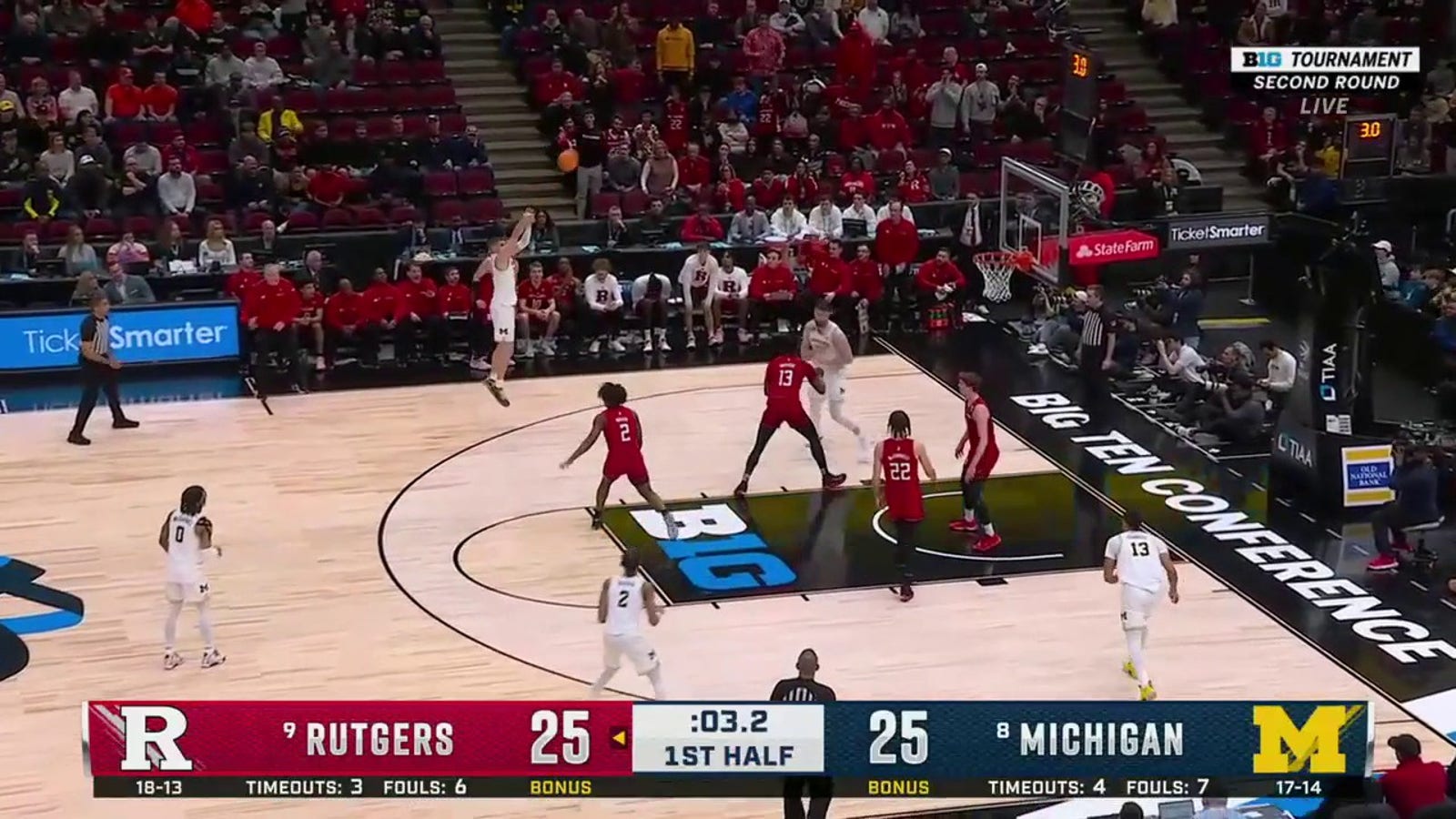 Michigan's Joey Baker hits 3-point buzzer-beater to end the half vs. Rutgers