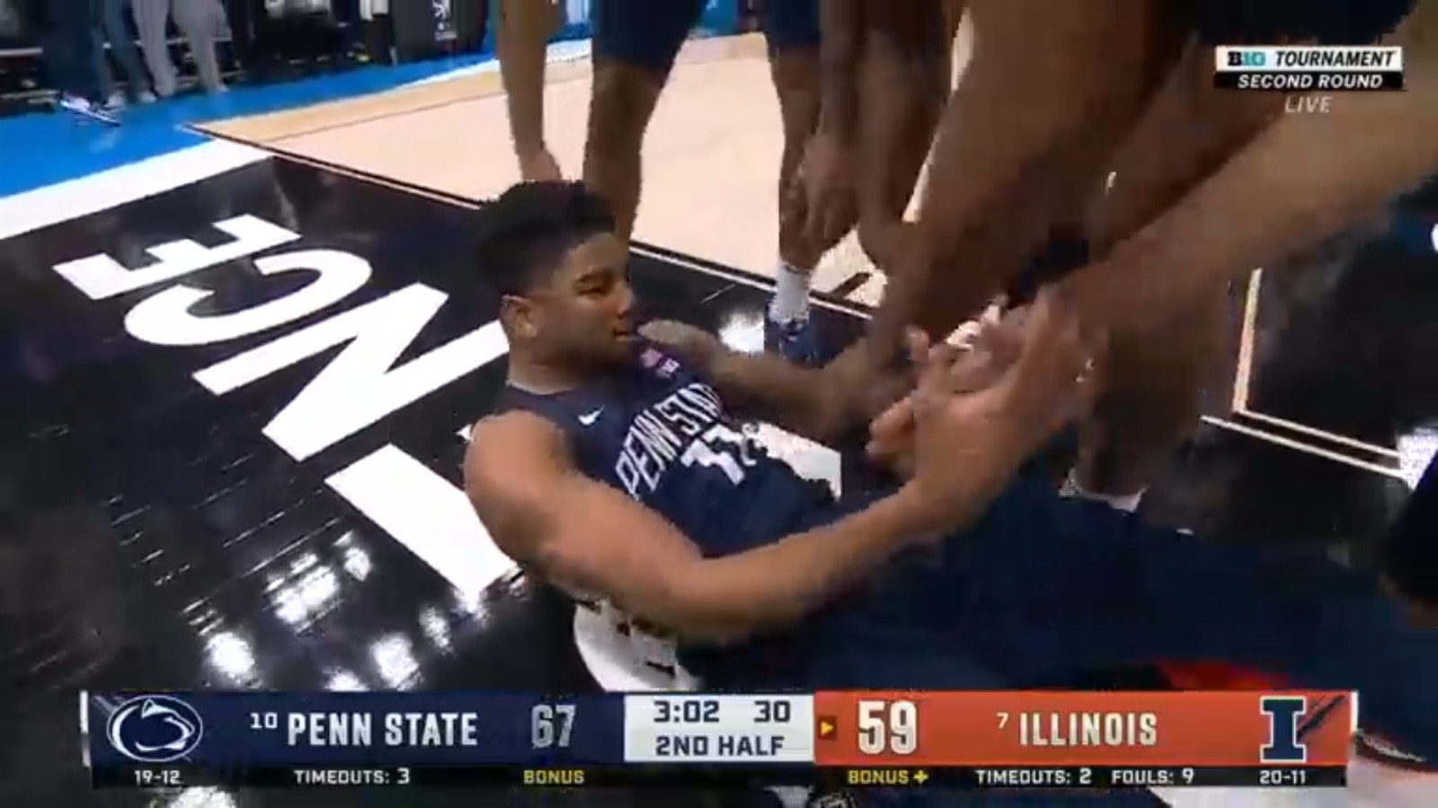 Camren Wynter makes an ACROBATIC layup to seal Penn State's 79-76 victory over Illinois
