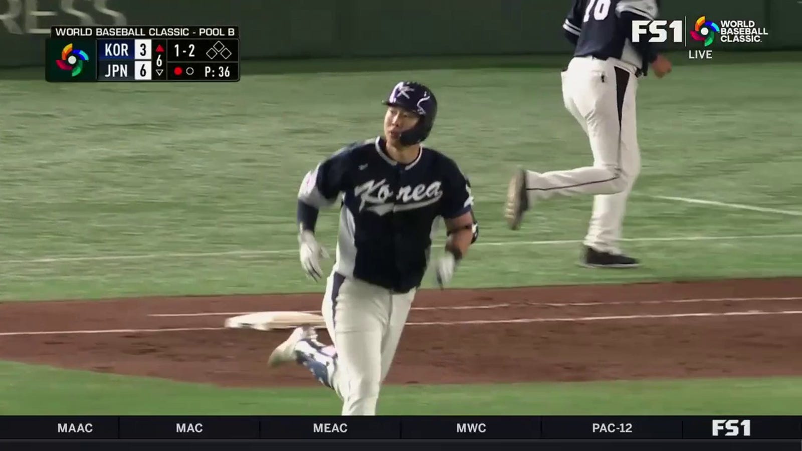 Kunwoo Park homers to bring Korea to a 6-4 deficit with Japan