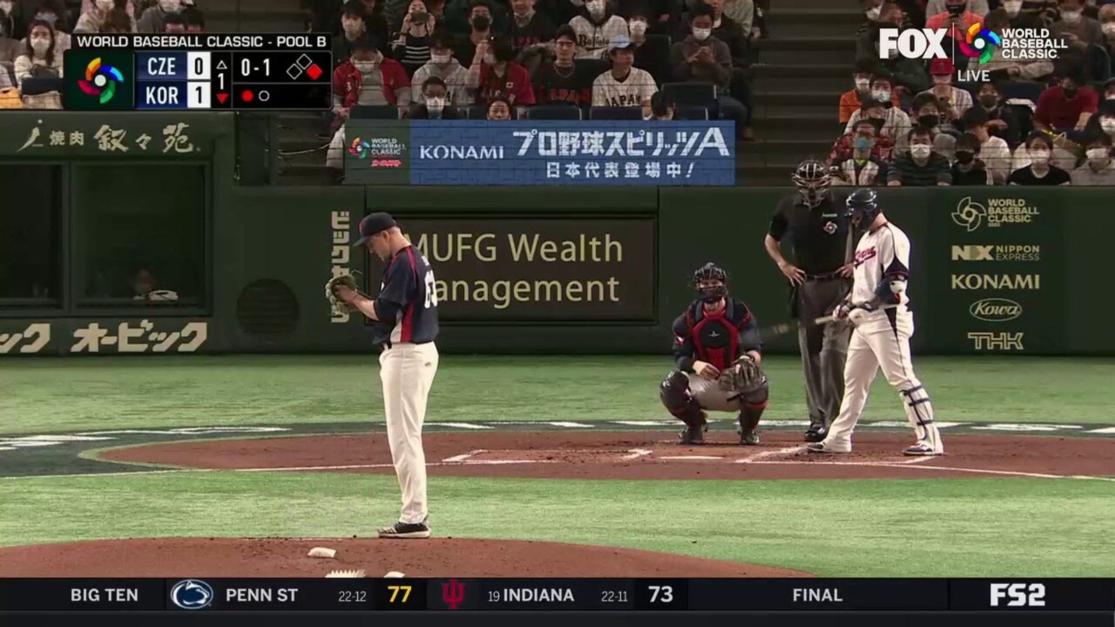 Korea's Jung Hoo Lee lines an RBI single to center field, scoring Kunwoo Park for a 1-0 lead over the Czech Republic
