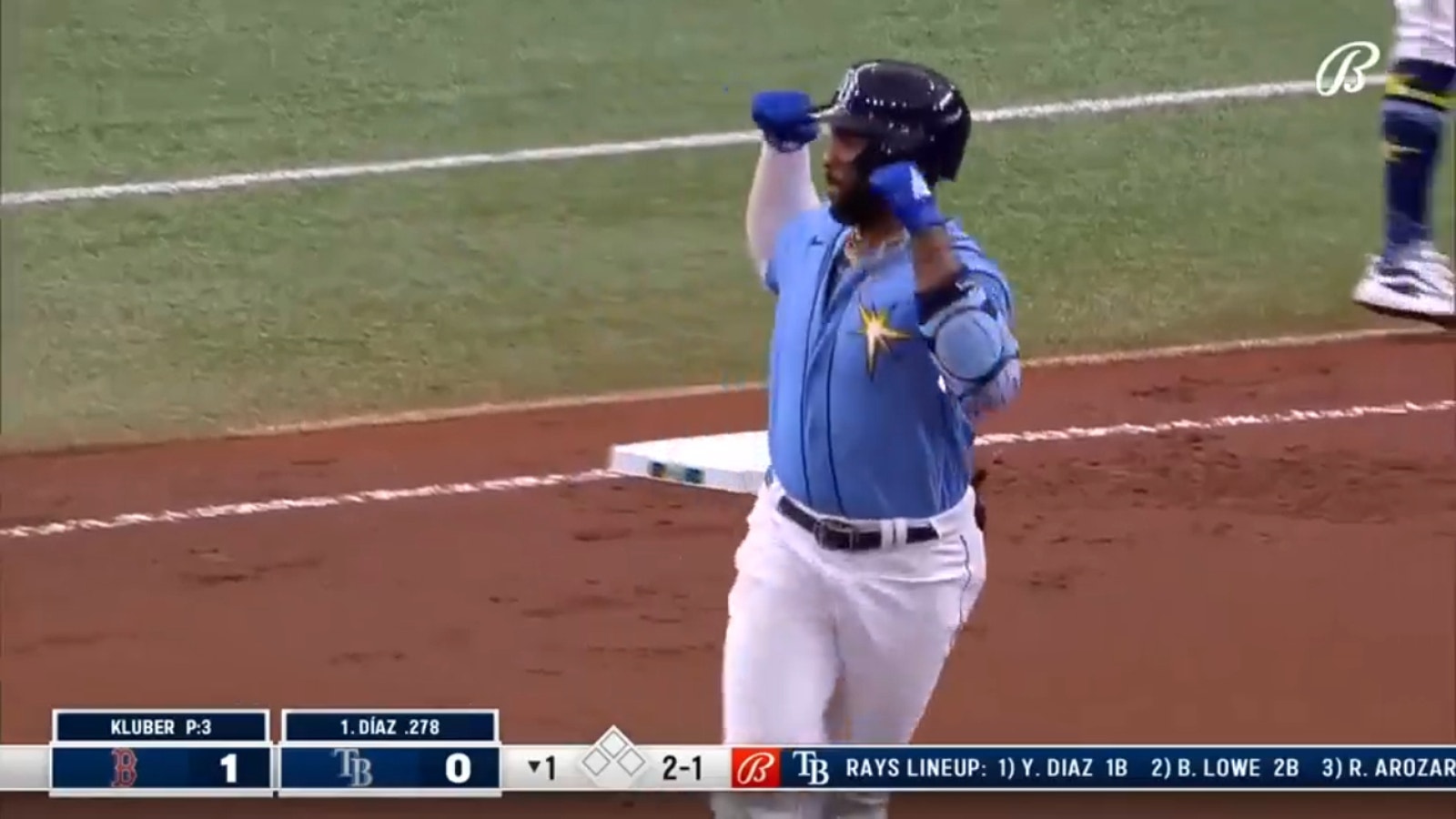 Yandy Díaz crushes a home run as the Rays are tied at 1-1 with the Red Sox