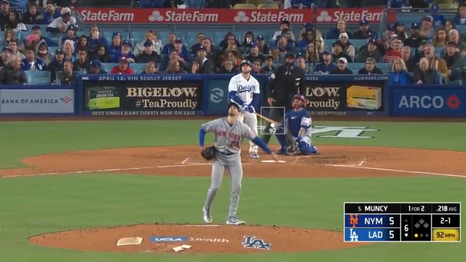 Max Muncy of the Dodgers hits a solo home run against the Mets