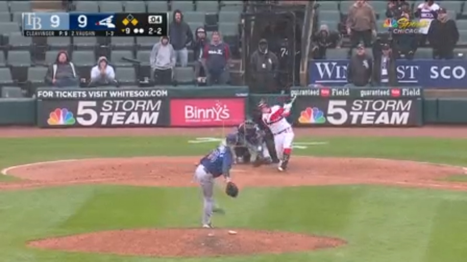White Sox's Andrew Vaughn hits CLUTCH three-run blast to walk off vs. Rays