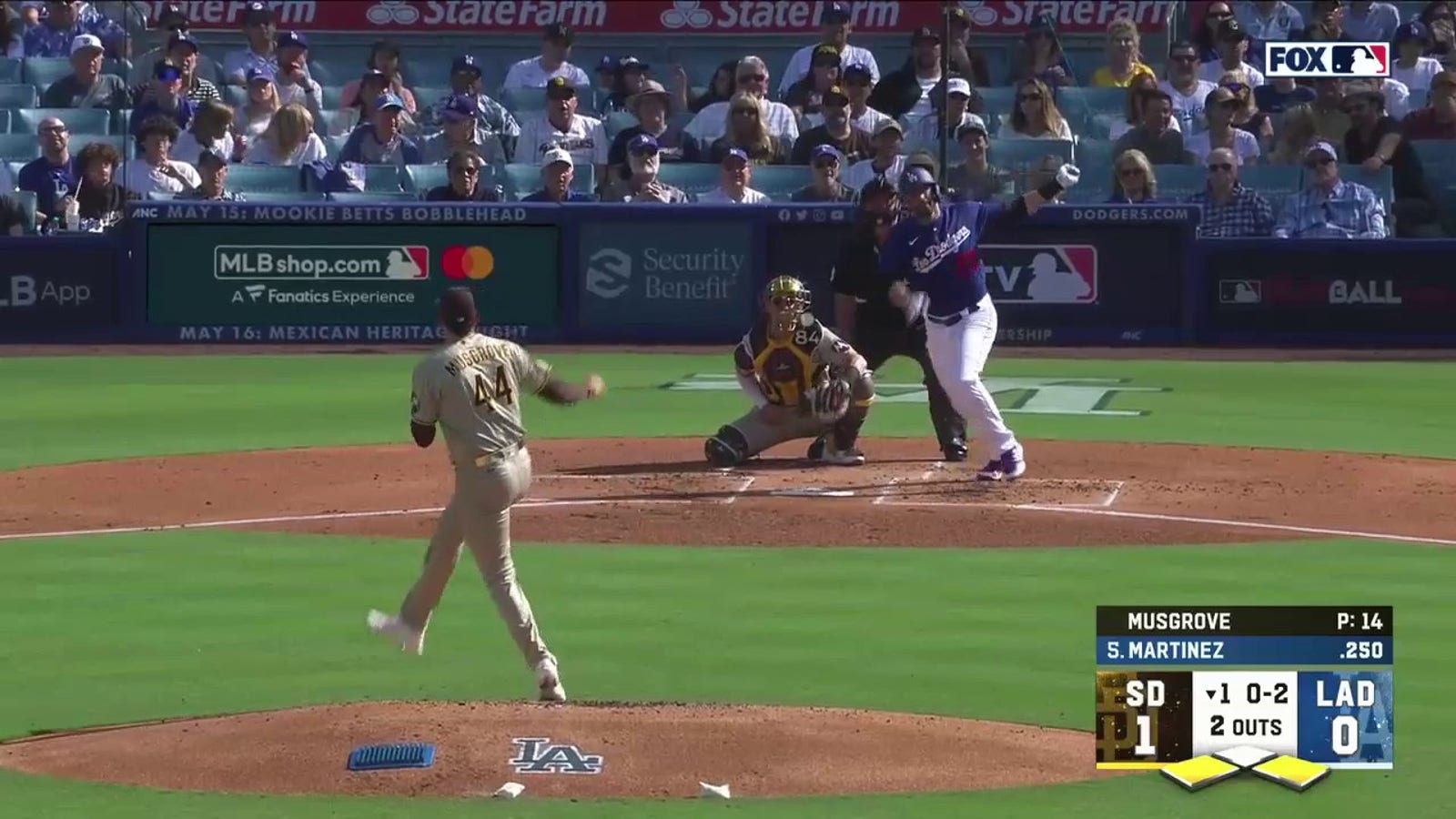 JD Martinez goes out, Dodgers take early lead over Padres