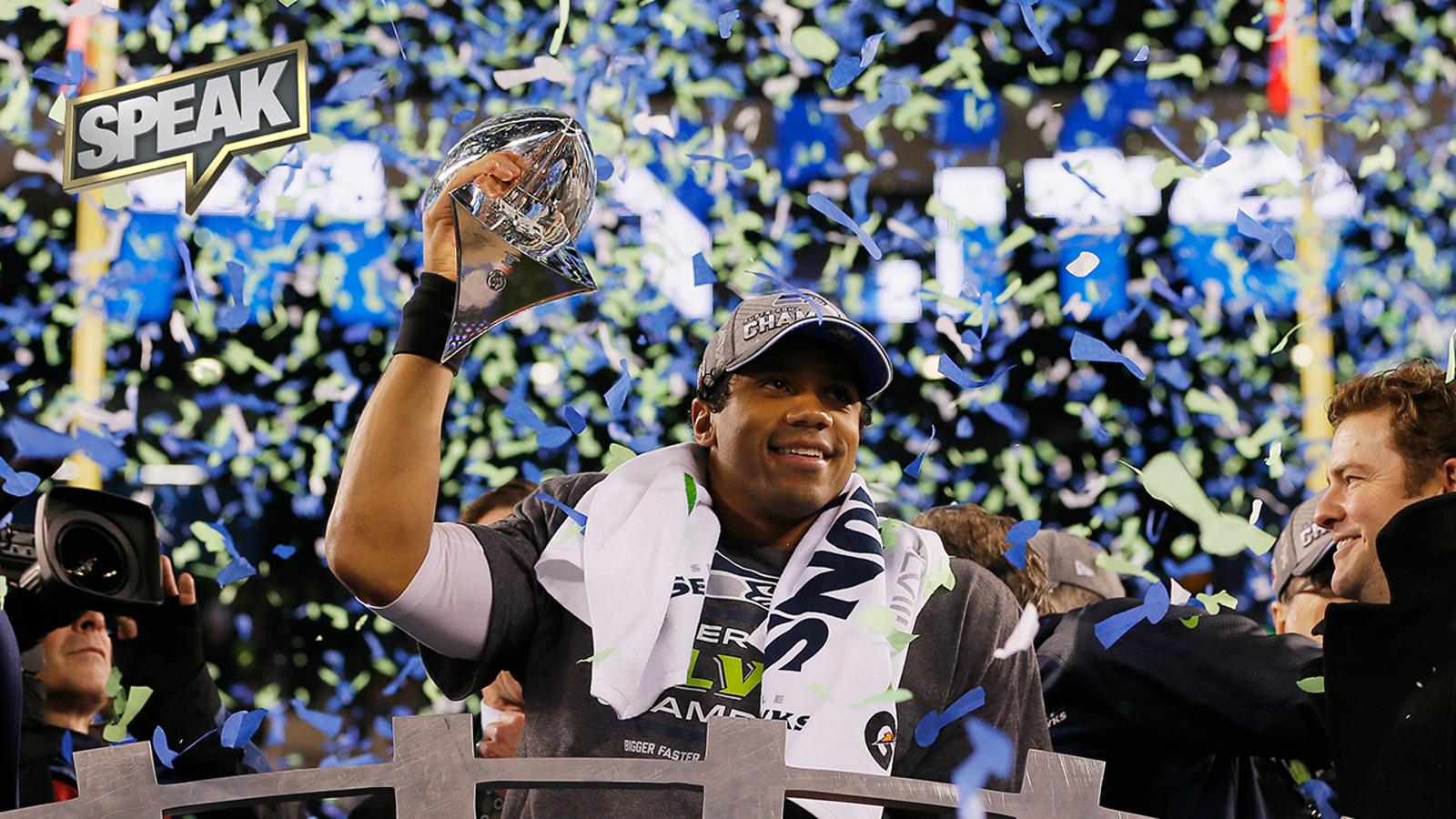 Russell Wilson's #3 jersey is given away by Seahawks