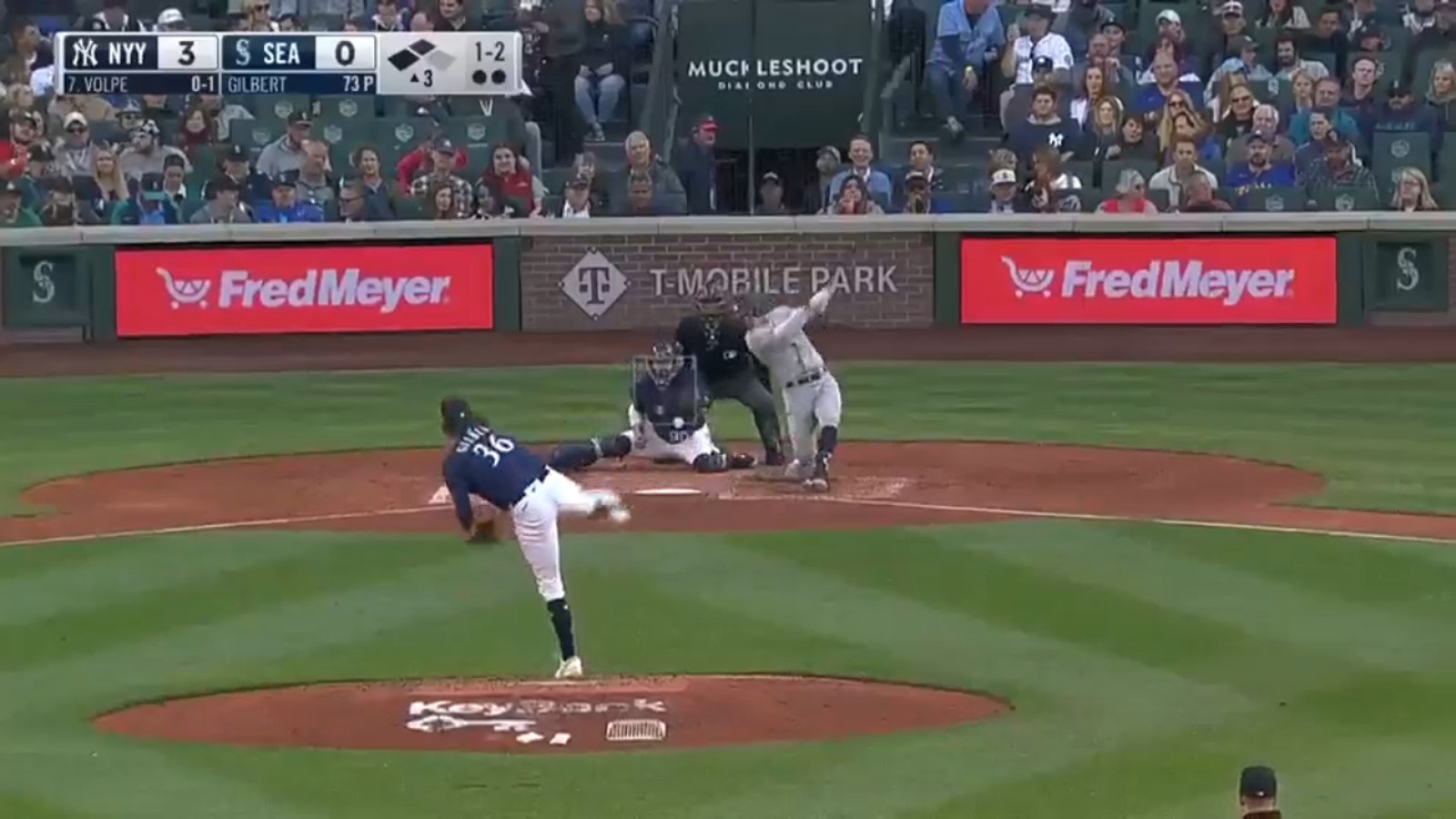 Yankees' Anthony Volpe crushes home run vs. Mariners