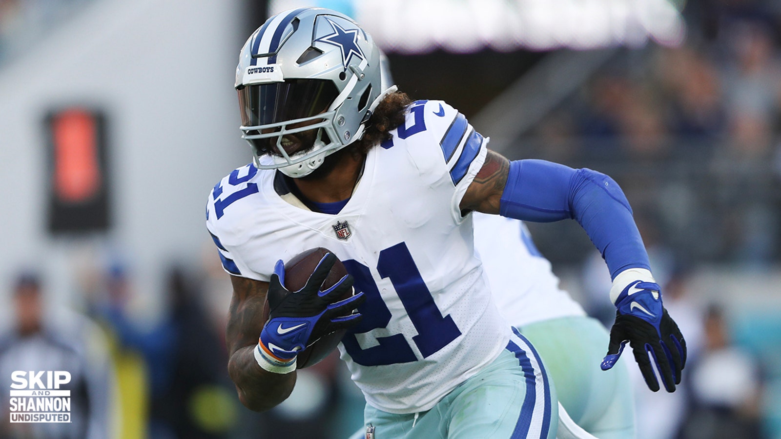 GM dos Cowboys, Jerry Jones não descartou a possibilidade de assinar novamente com Ezekiel Elliott