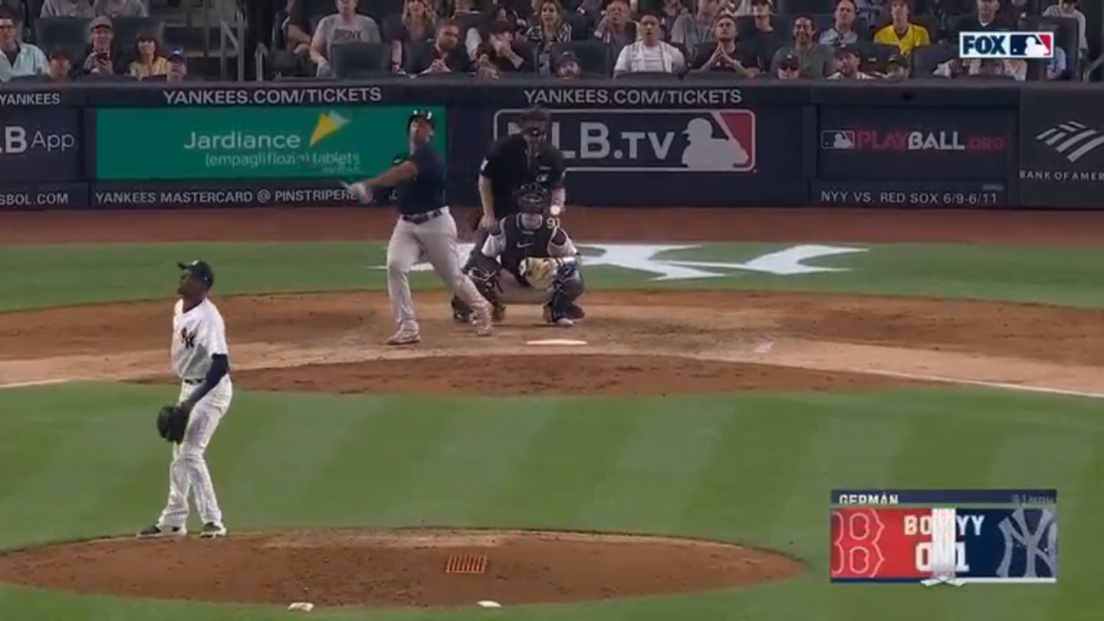 Red Sox's Rafael Devers SMACKS a solo home run to tie the game against the Yankees