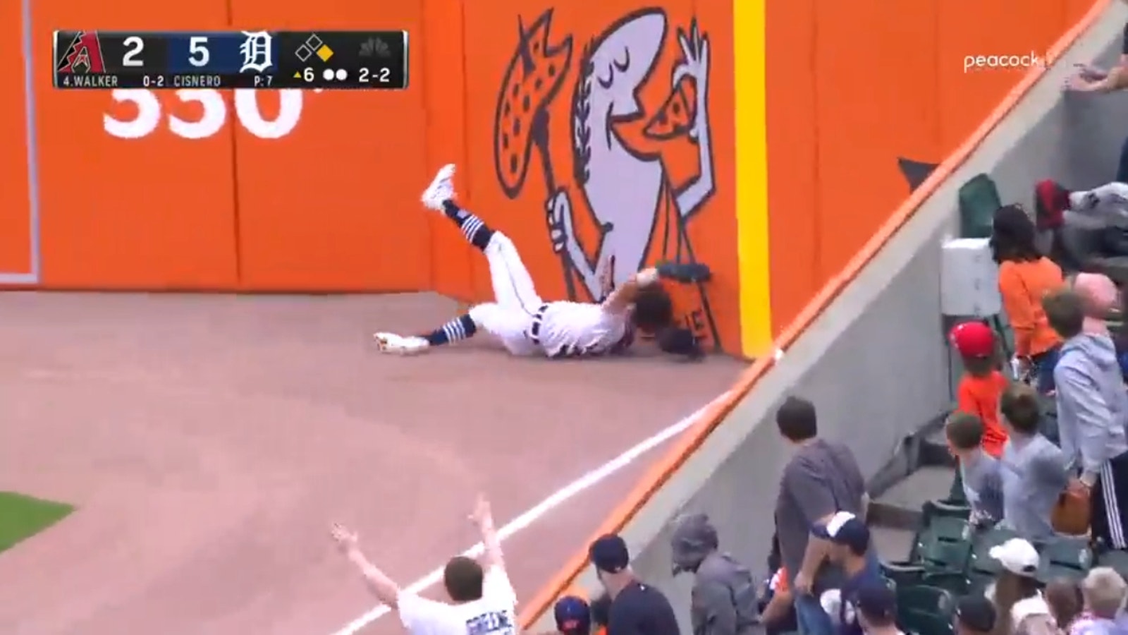 Tigers' Zach McKinstry lays out to make grab vs. Diamondbacks