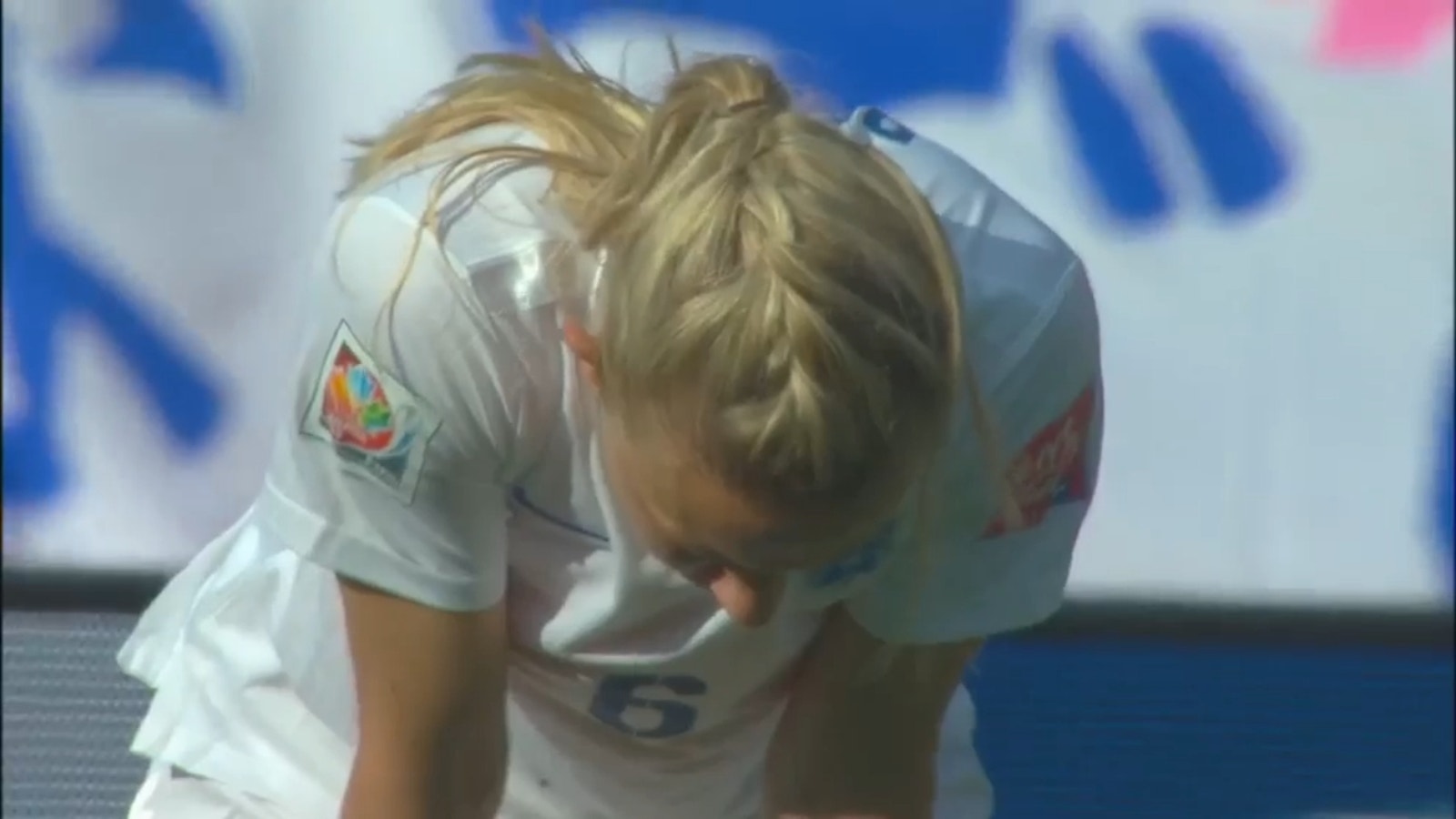 การทำเข้าประตูตัวเองของ Laura Bassett: หมายเลข 20 | ช่วงเวลาที่น่าจดจำที่สุดในประวัติศาสตร์ฟุตบอลโลกหญิง