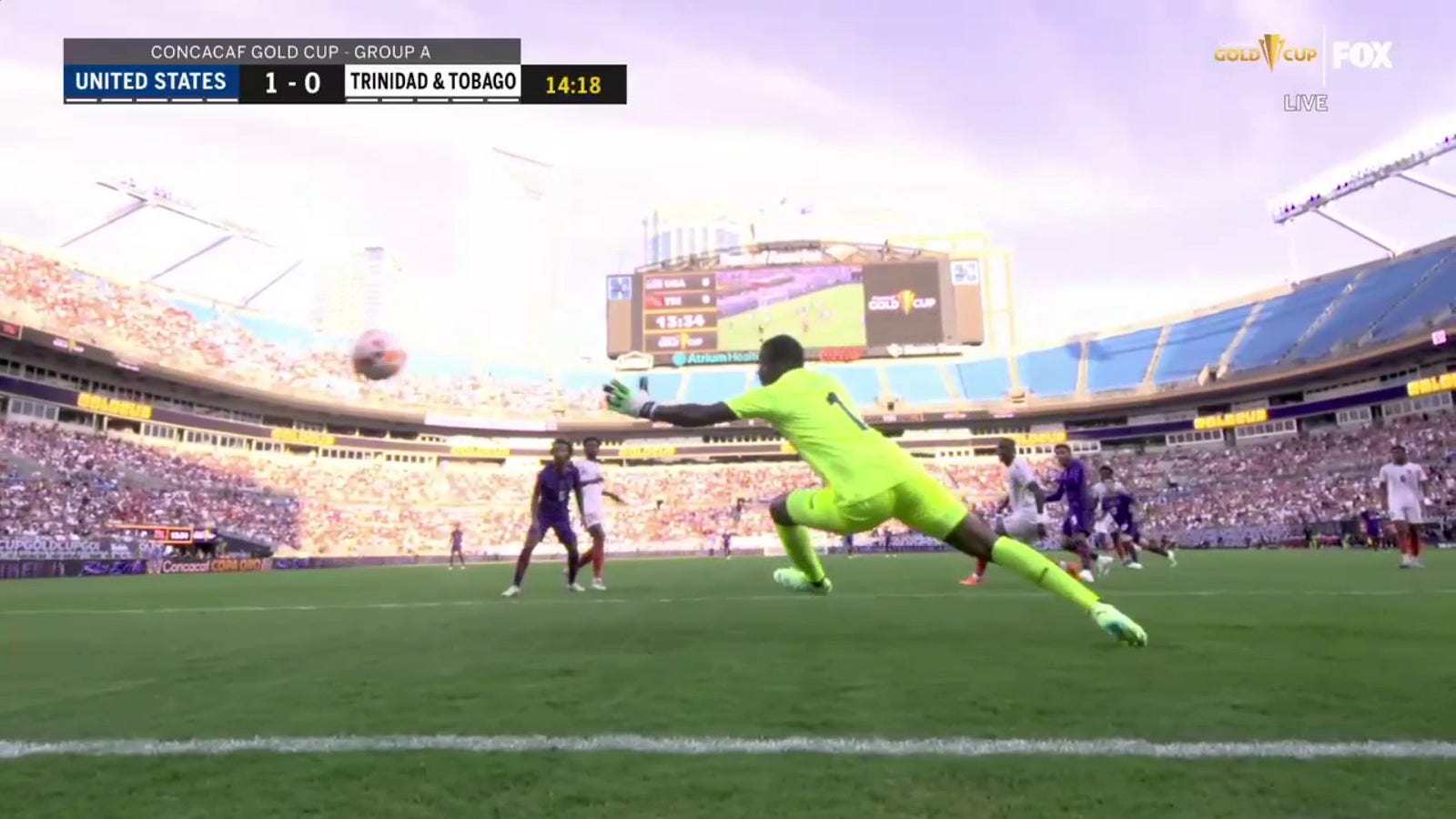 Jesus Ferreira gives the United States a 1-0 lead over Trinidad and Tobago with a sweet shot in 14'