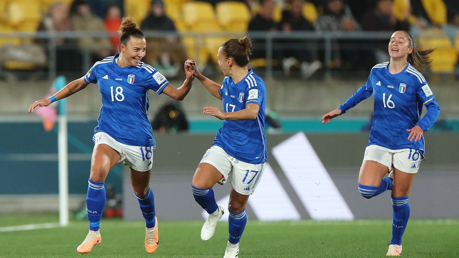 Italy's Arianna Caruso scores goal vs. South Africa in 11'