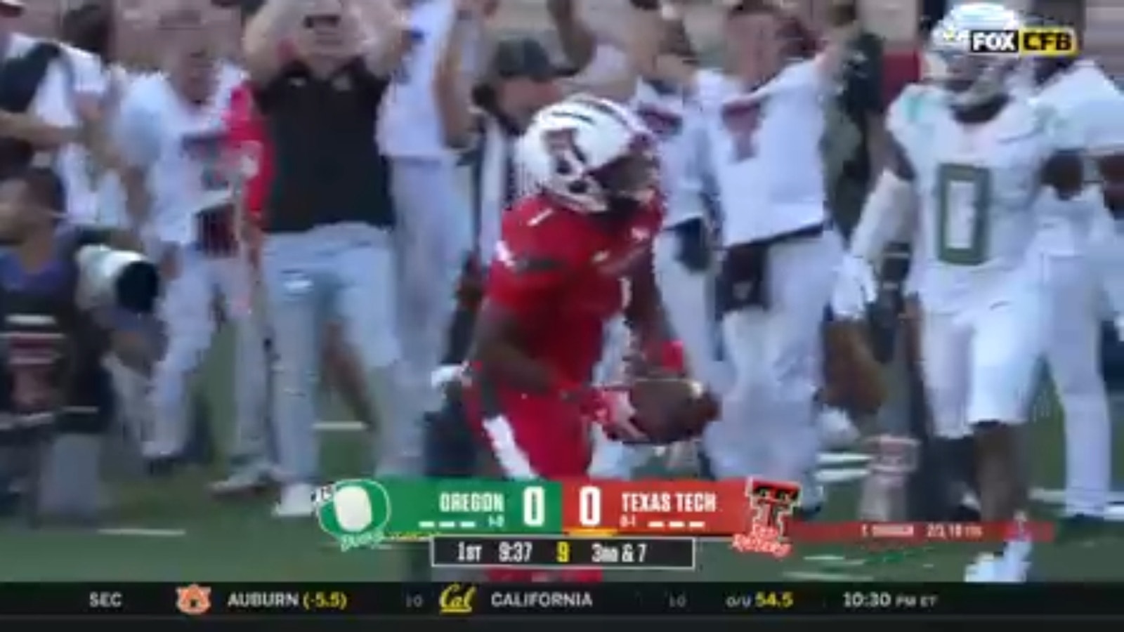 Tyler Shough links up with Myles Price for an 18-yard touchdown to give Texas Tech the early lead against Oregon