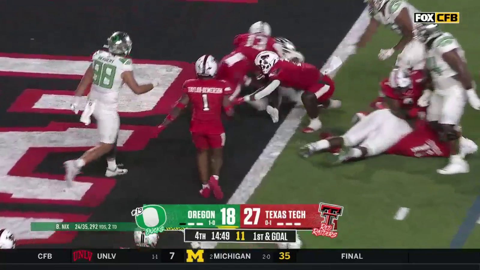 Oregon's Bucky Irving rushes it up the middle for a 3-yard touchdown vs. Texas Tech