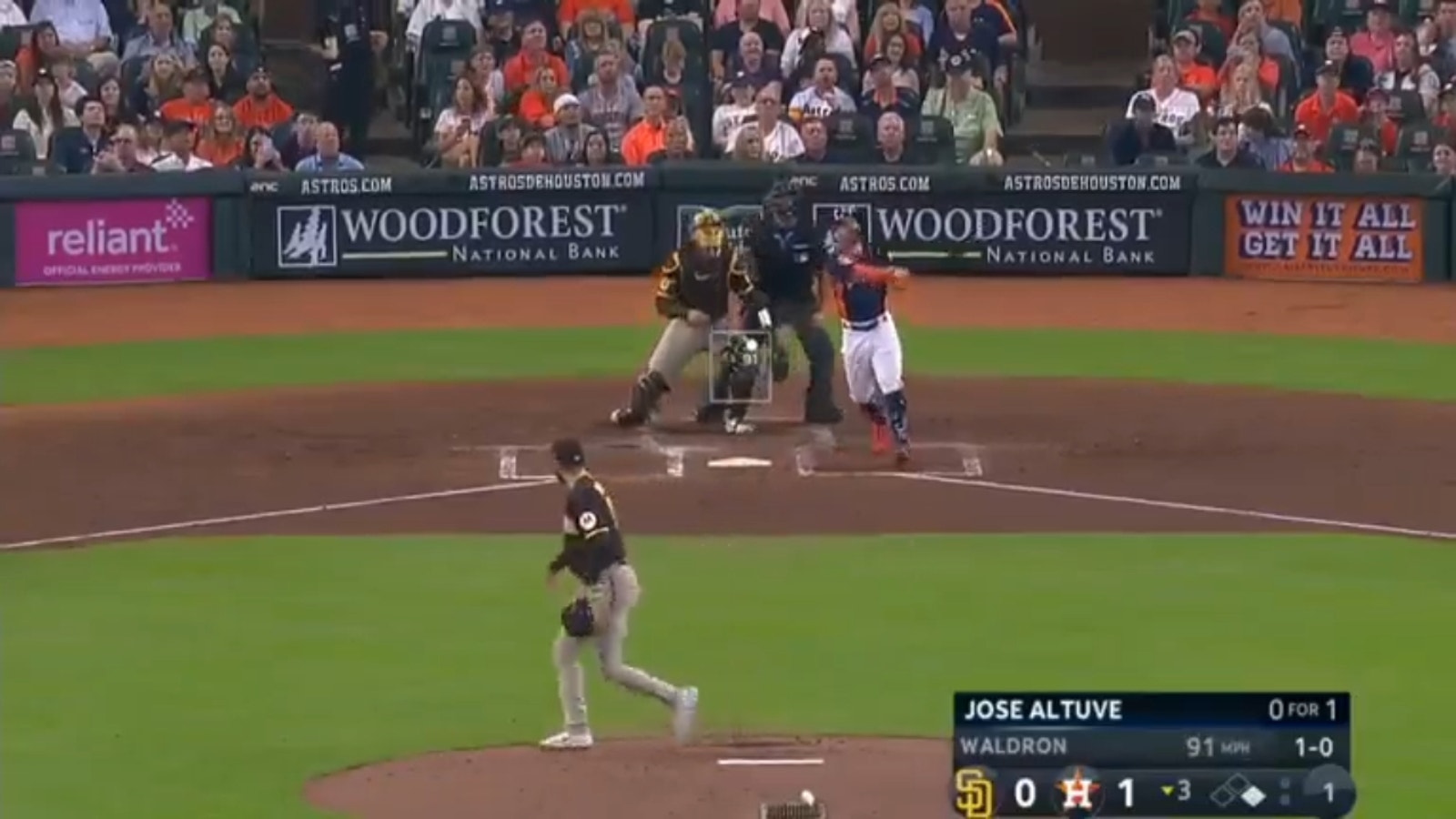 José Altuve launches two-run home run to extend Astros' lead over Padres