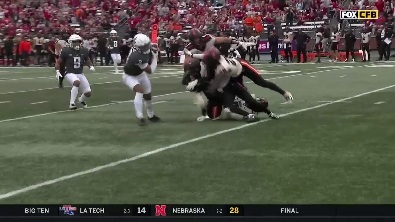 Washington State's Josh Kelly breaks MULTIPLE tackles en route to UNREAL TD against Oregon State