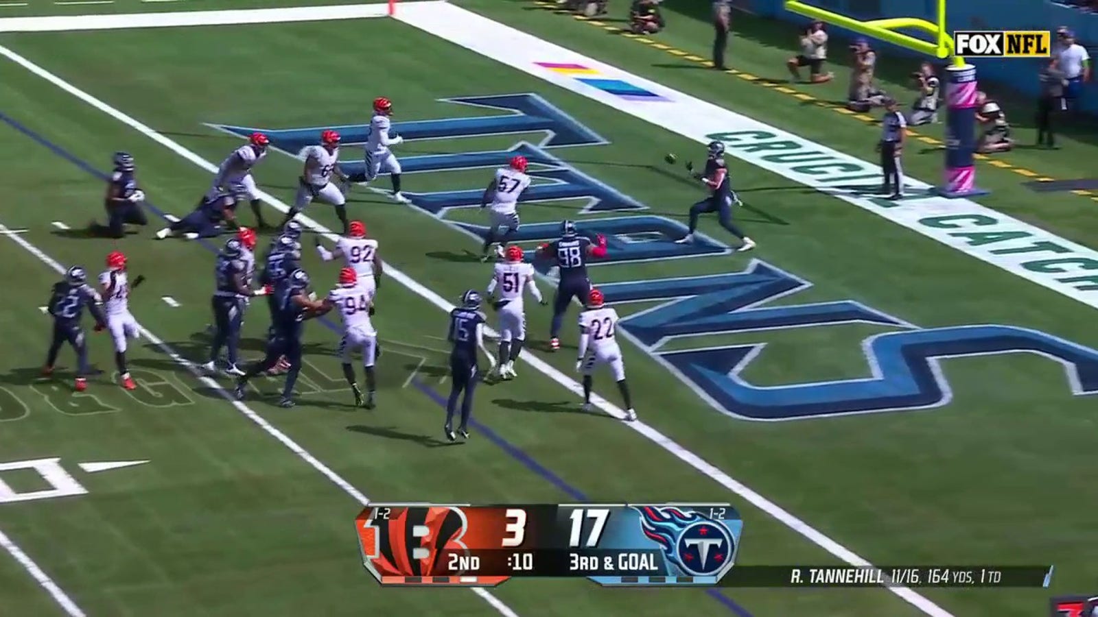 Derrick Henry throws a touchdown pass to Josh Whyle to extend Titans' lead over Bengals