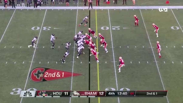 Houston Gamblers' Kenji Bahar throws a beautiful TD to Isaiah Zuber, 17-12