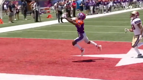 Pittsburgh QB Vad Lee hits Isaiah Henne for wide open touchdown