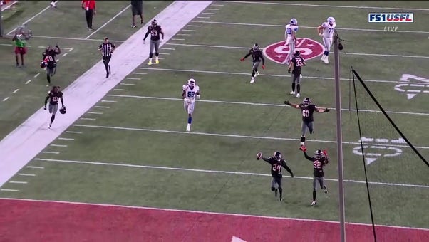 Chris Odom blocks a field goal attempt and Jeremiah Johnson scoops and scores as Houston takes a 20-0 lead over New Orleans 