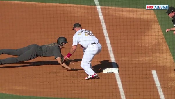 Clayton Kershaw picks off Shohei Ohtani at first base in the All-Star Game