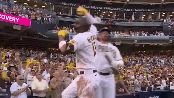 Manny Machado launches a solo homer to extend the Padres' lead