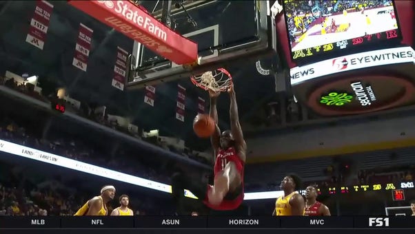 Rutgers' Clifford Omoruyi crashes the boards, throws down WILD jam to extend first-half lead over Minnesota