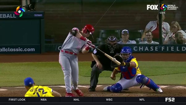 Owen Caissie ropes an RBI single to give Canada a 2-0 lead over Colombia